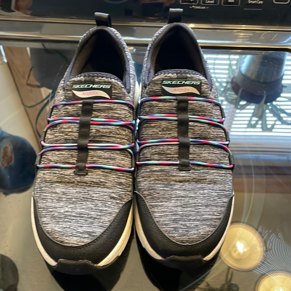 Skechers Arch Fit women’s sneakers